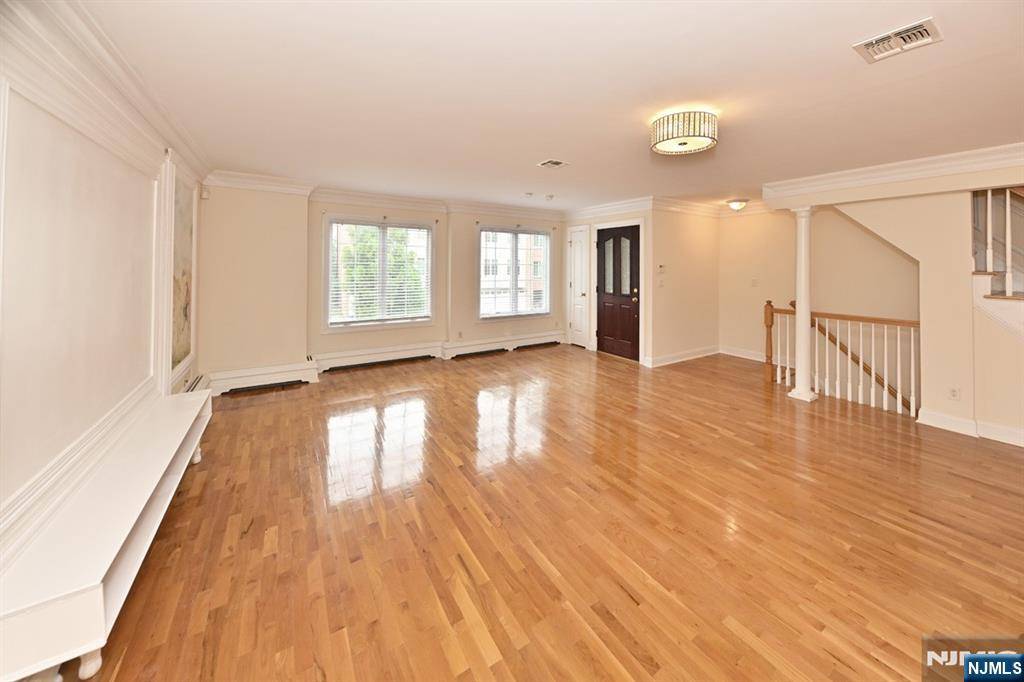 Upper Saddle River, NJ 07458,20 Skymark CT