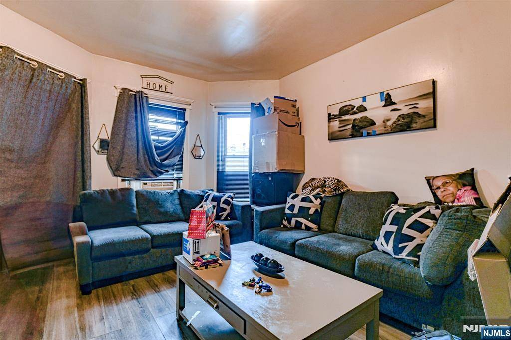Paterson, NJ 07524,153-155 Keen ST