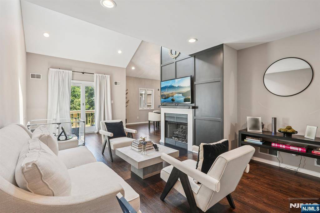 West Orange, NJ 07052,82 Davey DR #106