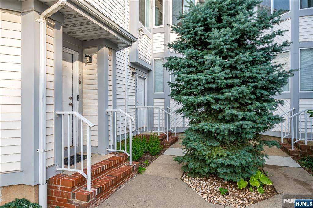 Piscataway, NJ 08854,1702 Amanda CT #1702