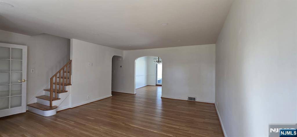 New Milford, NJ 07646,987 Pleasant DR
