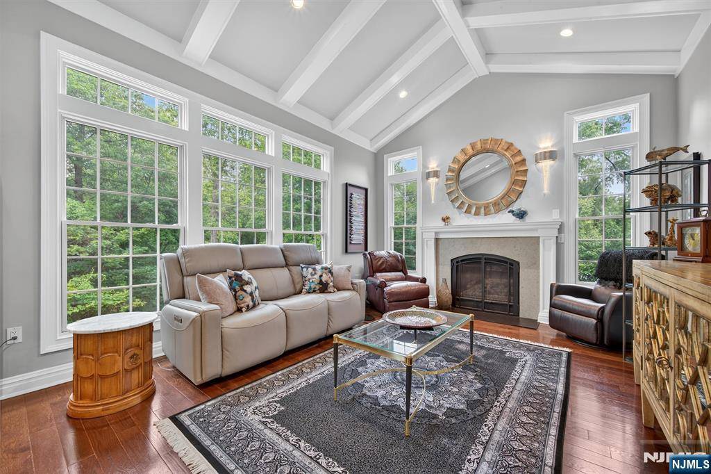 Ramsey, NJ 07446,77 Windsor LN