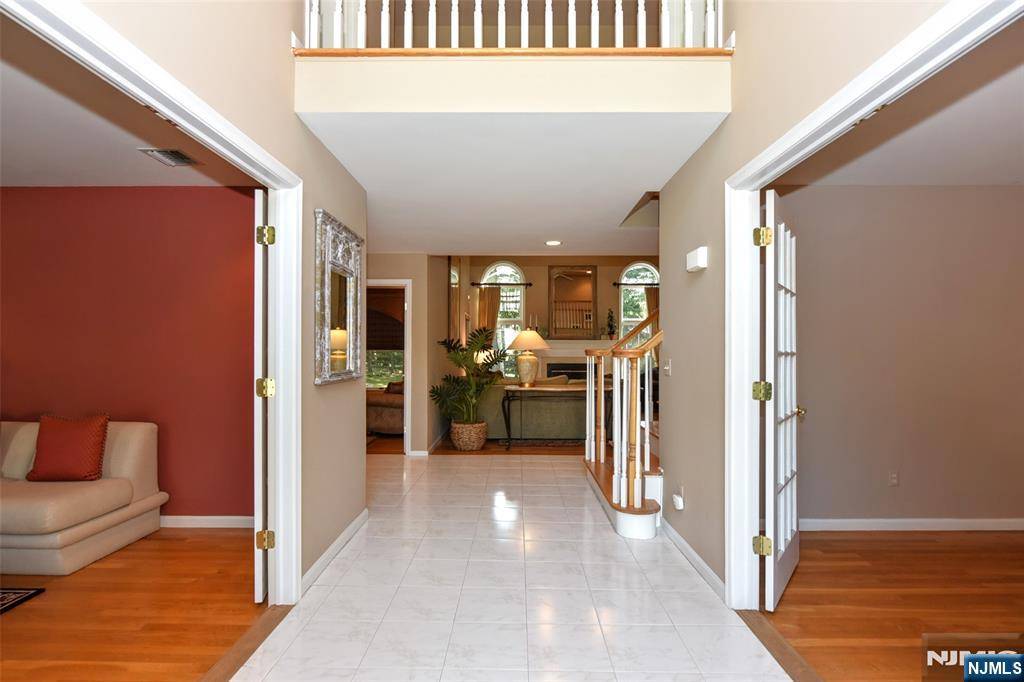Woodcliff Lake, NJ 07677,39 Stonewall CT