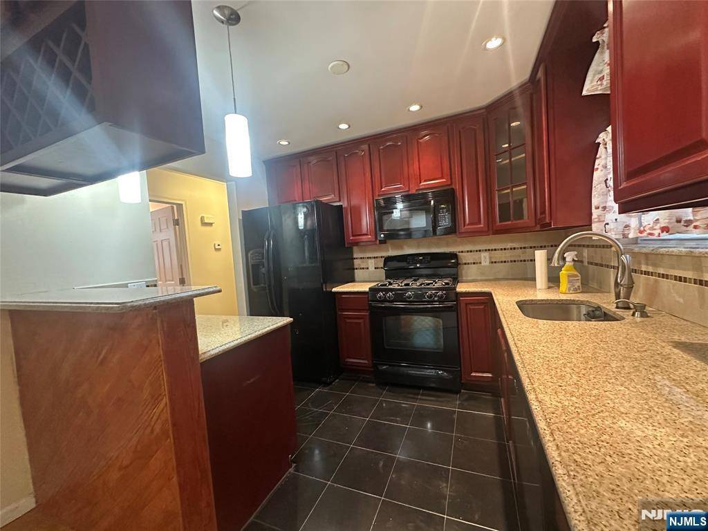 Newark, NJ 07108,30-32 Johnson AVE #2