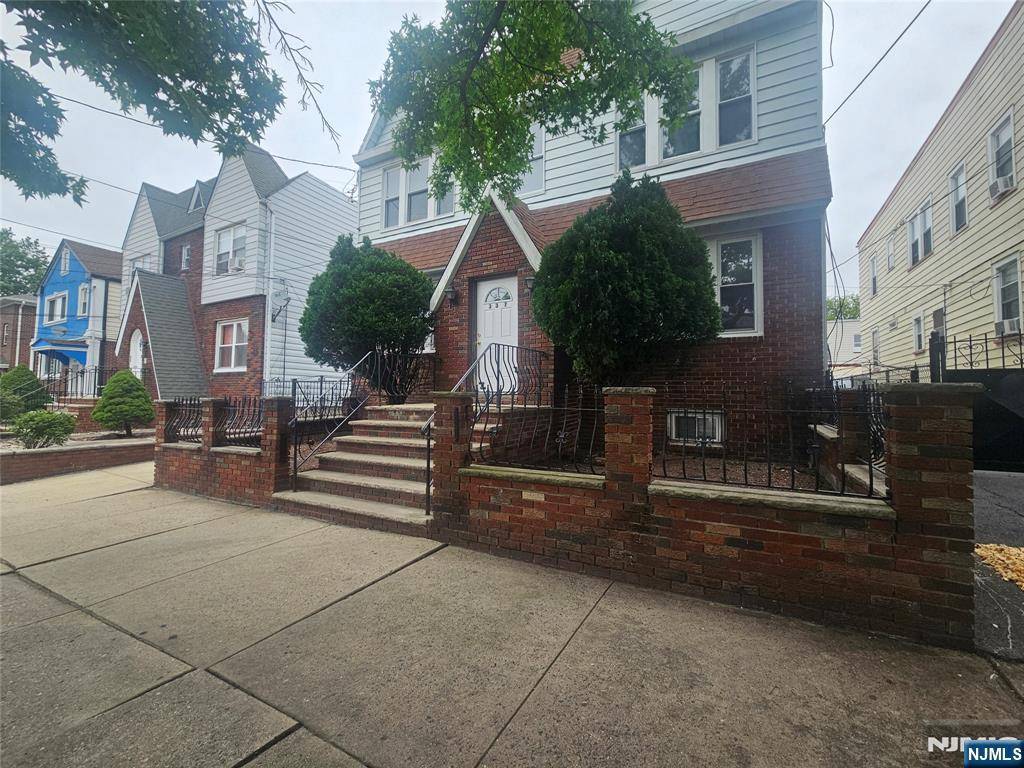 Newark, NJ 07107,339 13th ST #1L
