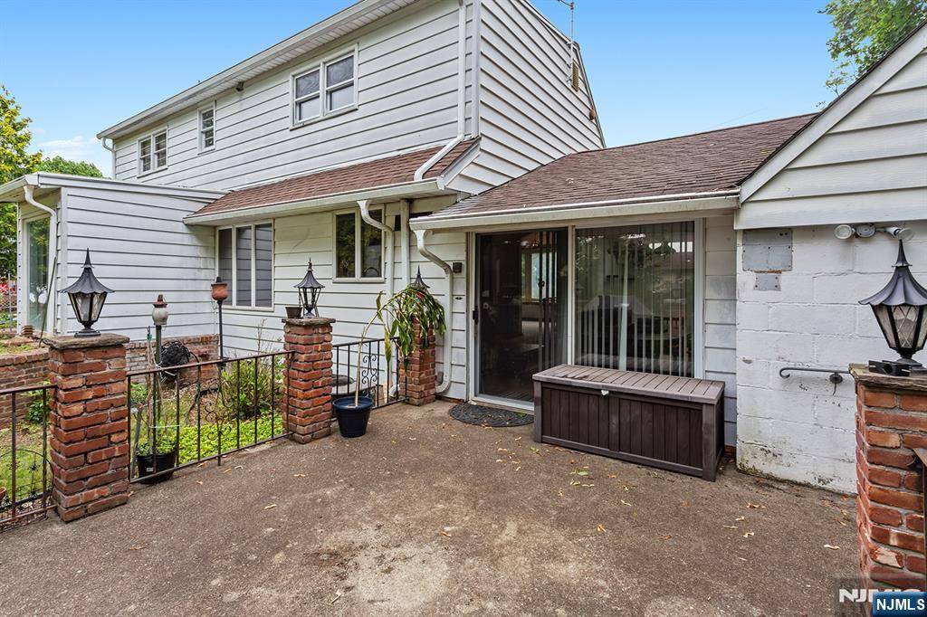 Cresskill, NJ 07626,7 Burton PL