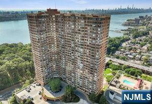 Fort Lee, NJ 07024,100 Old Palisade RD #1112