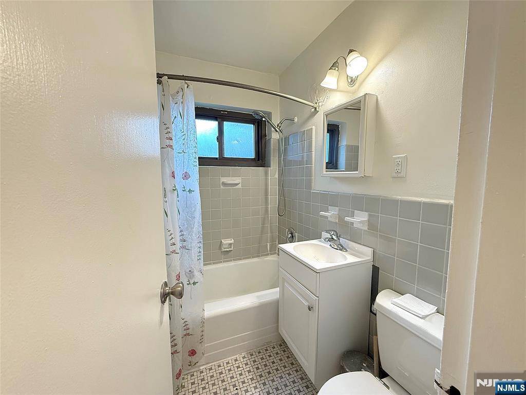 Fort Lee, NJ 07024,401 Park PL #2H