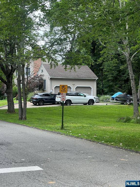 River Vale, NJ 07675,410 Mark LN