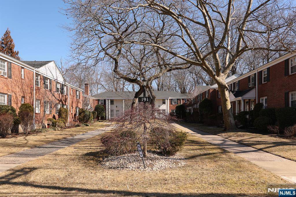 Englewood, NJ 07631,191 Knickerbocker RD #17