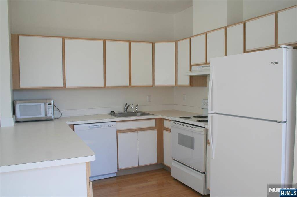 Park Ridge, NJ 07656,16 N Maple AVE #D