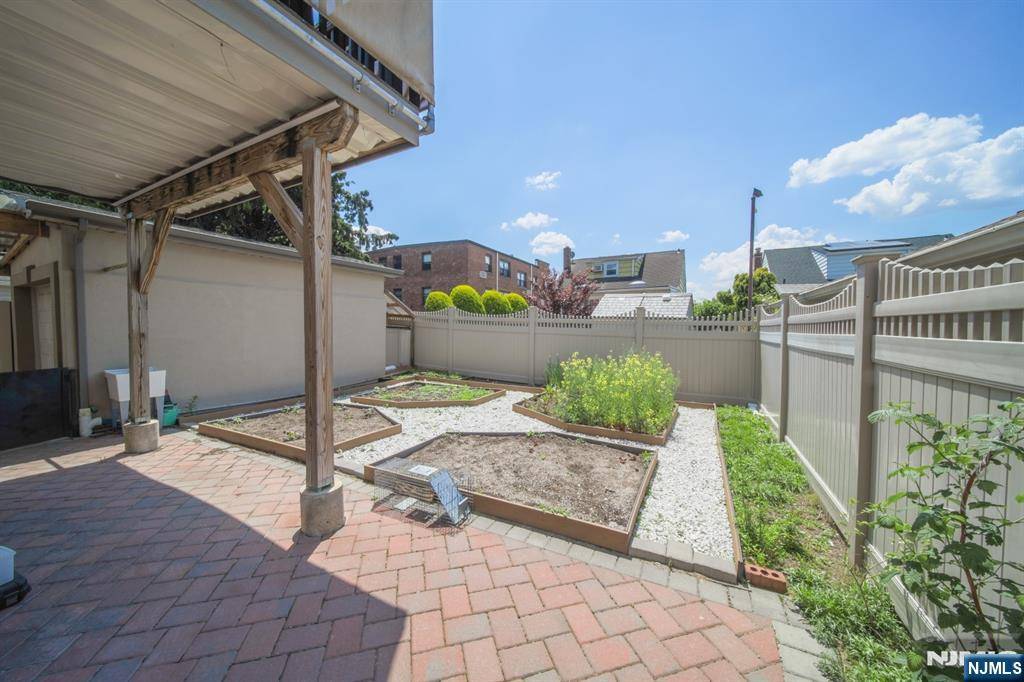 Palisades Park, NJ 07650,72 Brinkerhoff TER