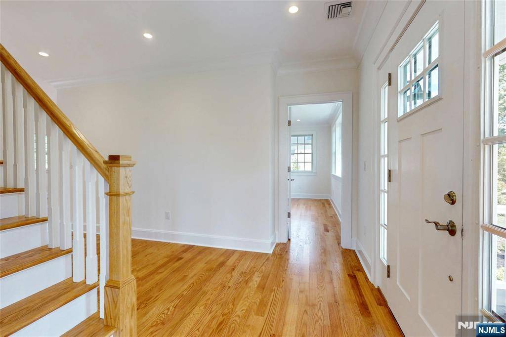 Wyckoff, NJ 07481,201 Hillside AVE