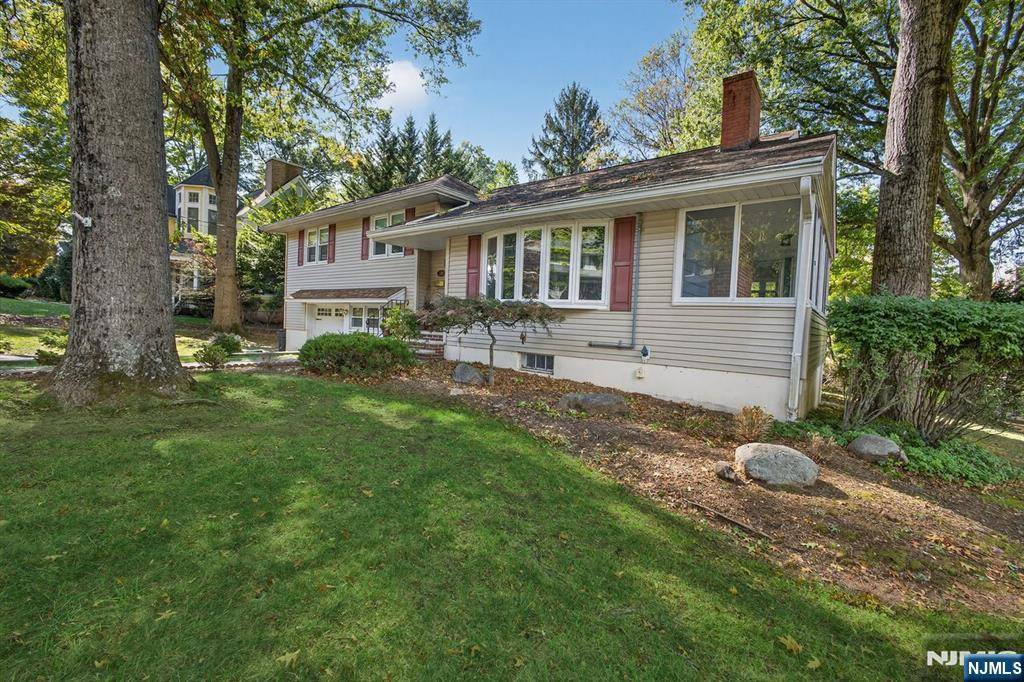 Haworth, NJ 07641,34 Valley RD
