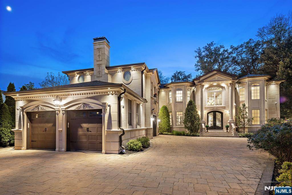 Paramus, NJ 07652,56 Lilac LN