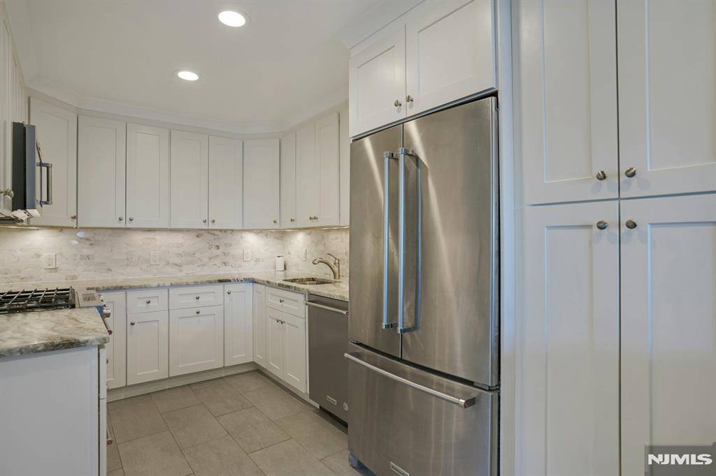 Cliffside Park, NJ 07010,1 Columbus PL #1