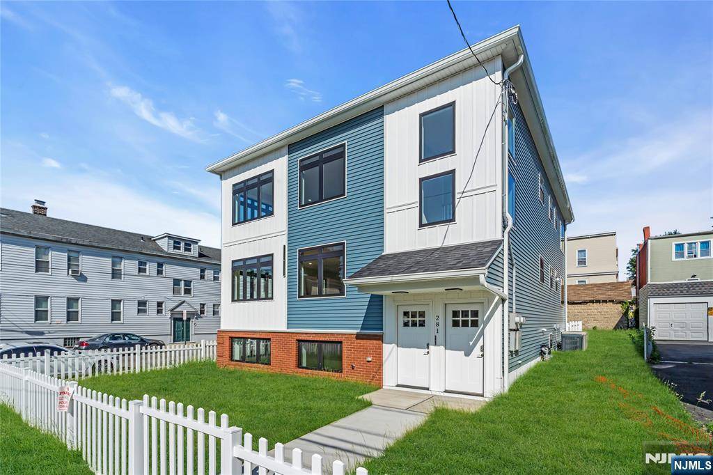 Kearny, NJ 07032,281 Maple ST