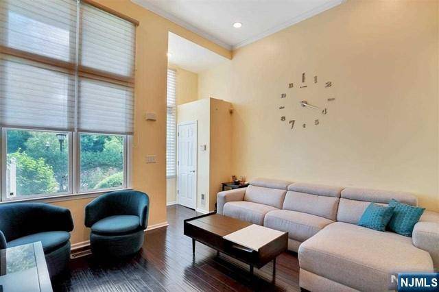 West New York, NJ 07093,400 Kingston CT