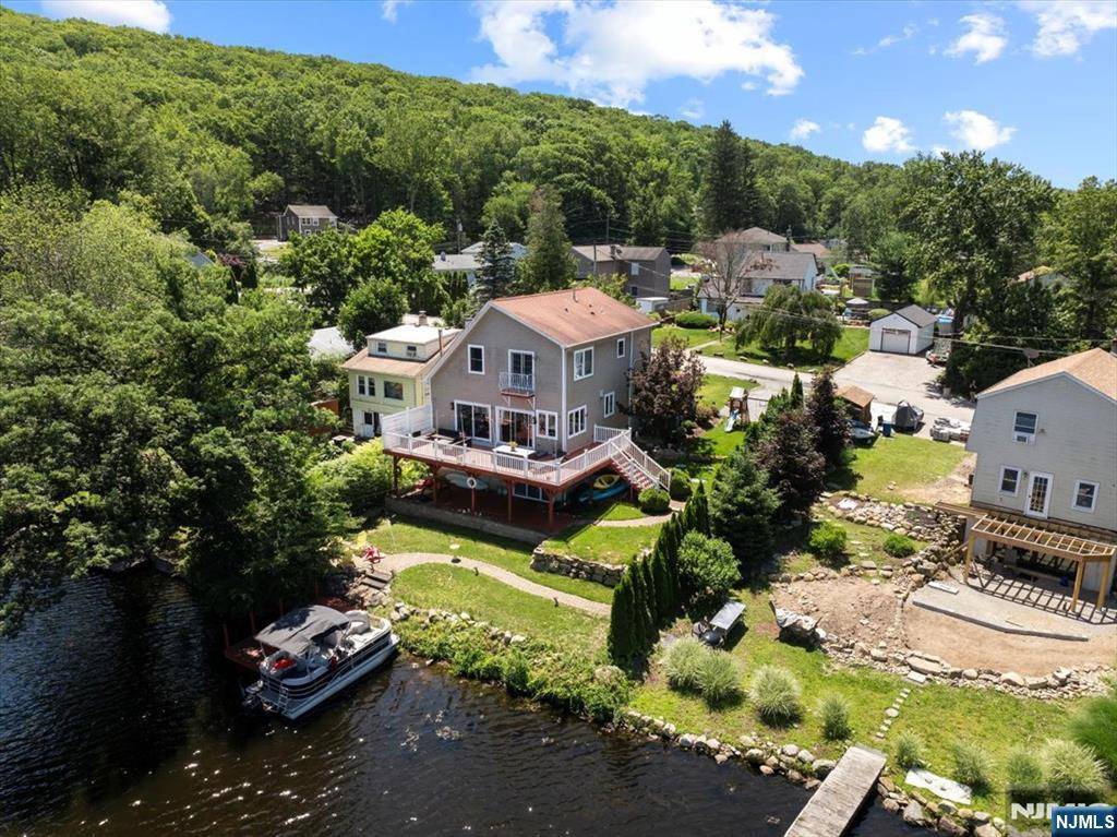 West Milford, NJ 07421,10 Emerson RD