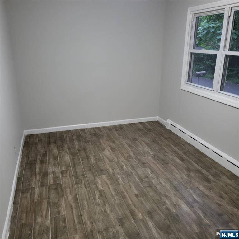 Oakland, NJ 07436,69 Riverside #A