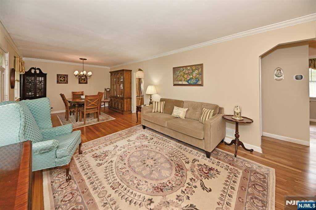 Paramus, NJ 07652,736 Boyd RD