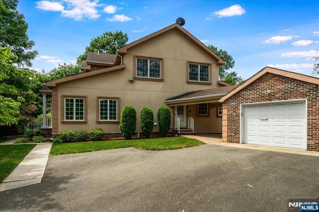 Paramus, NJ 07652,541 Forest AVE