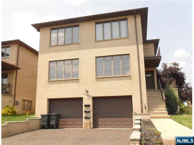 Palisades Park, NJ 07650,239 Glen AVE #2
