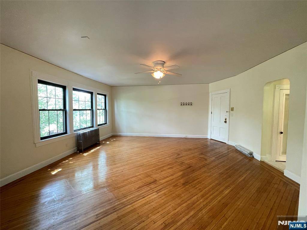 Montclair, NJ 07043,195 Lorraine AVE #3