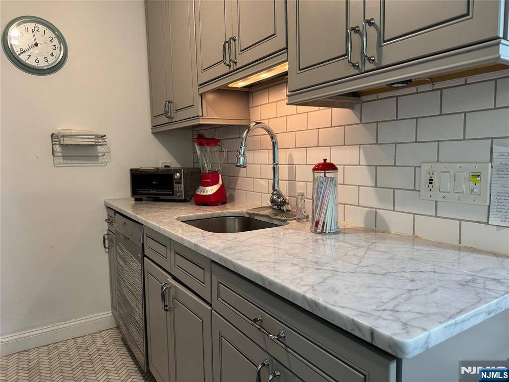 Clifton, NJ 07013,605 Grove ST #C5