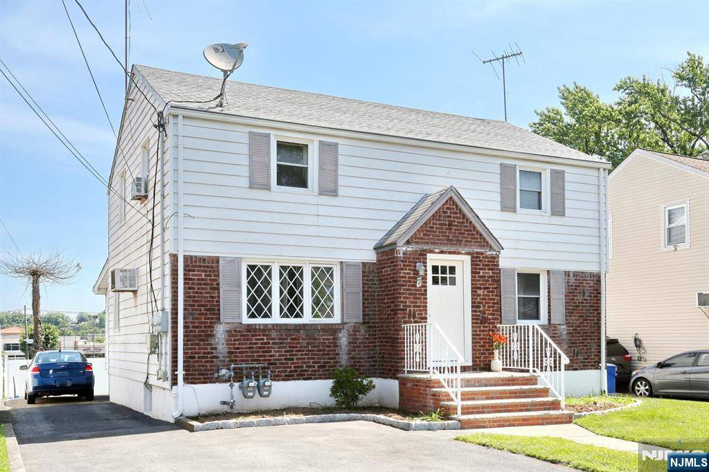 Hasbrouck Heights, NJ 07604,7 Macarthur AVE