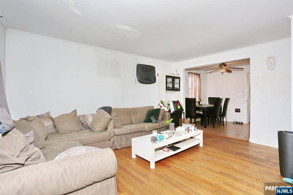 Hasbrouck Heights, NJ 07604,7 Macarthur AVE