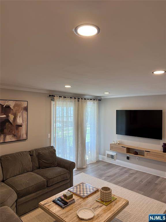 Mahwah, NJ 07430,372 Cottonwood WAY
