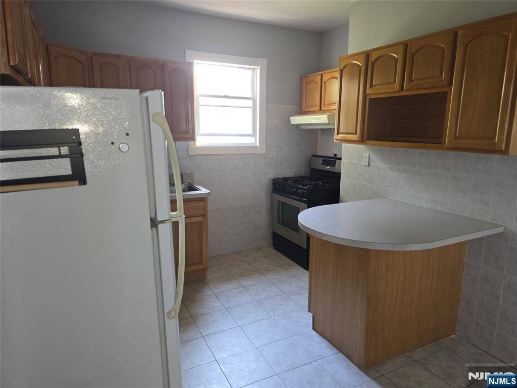 Hawthorne, NJ 07506,209 Lafayette AVE #2
