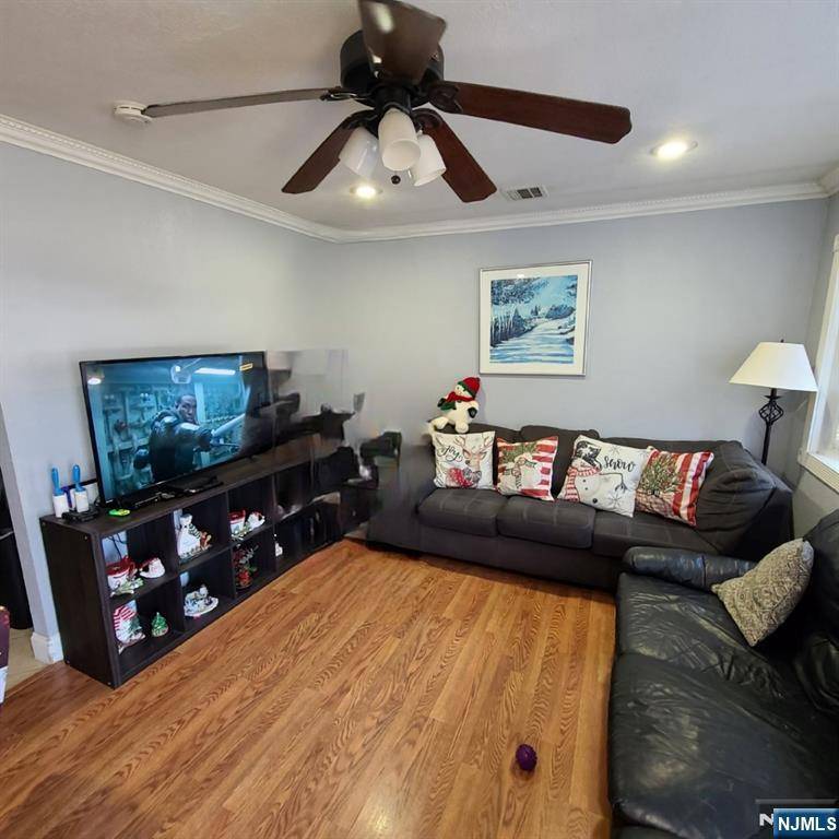 Elmwood Park, NJ 07407,324 Lincoln AVE