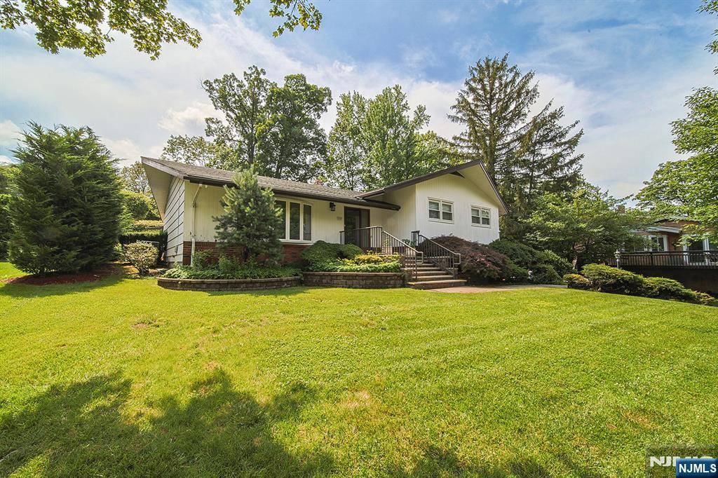 Englewood Cliffs, NJ 07632,315 Castle DR