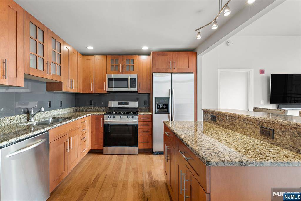 Hoboken, NJ 07030,1025 Maxwell LN #1209