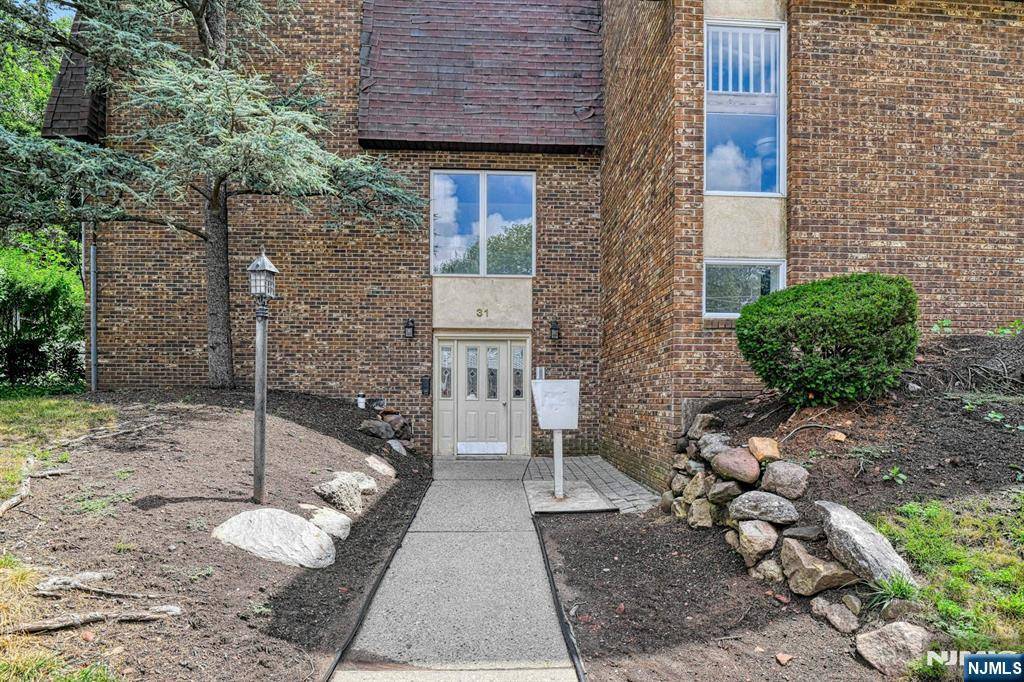Bergenfield, NJ 07621,31 Home PL #1