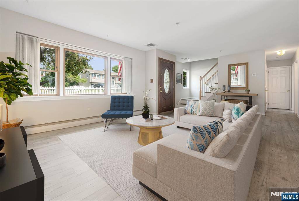 Hopatcong, NJ 07843,33 Musconetcong AVE