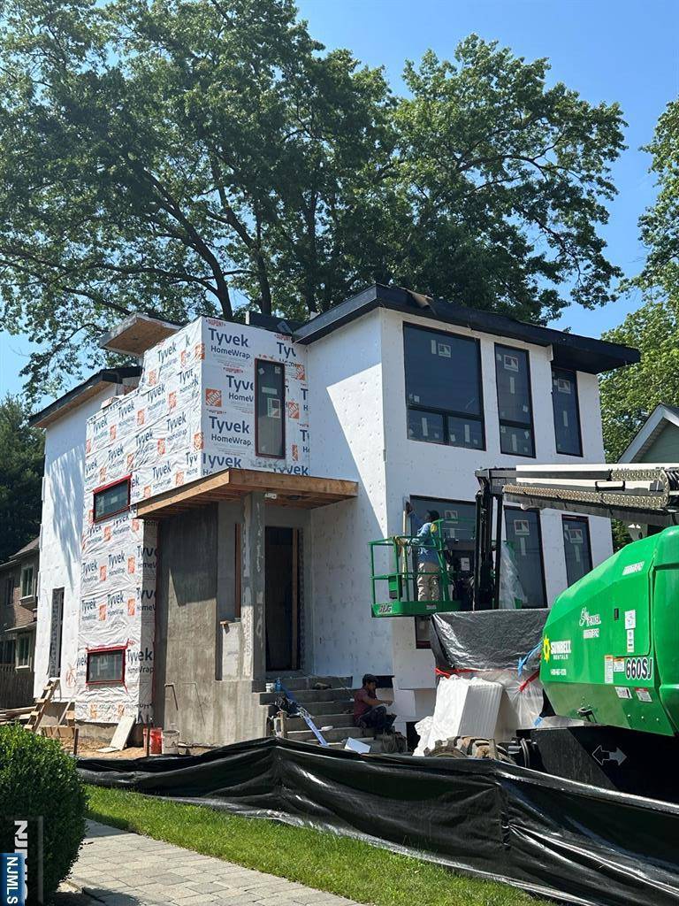 Tenafly, NJ 07670,43 Grove ST