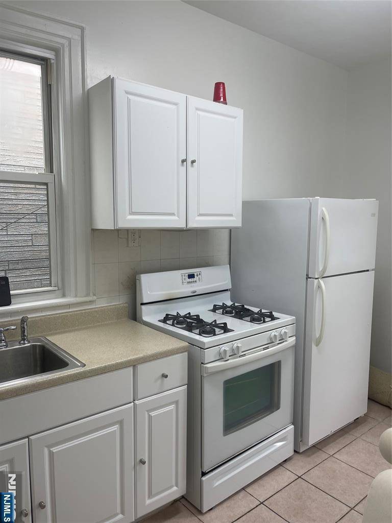 Weehawken, NJ 07086,72 Fulton ST