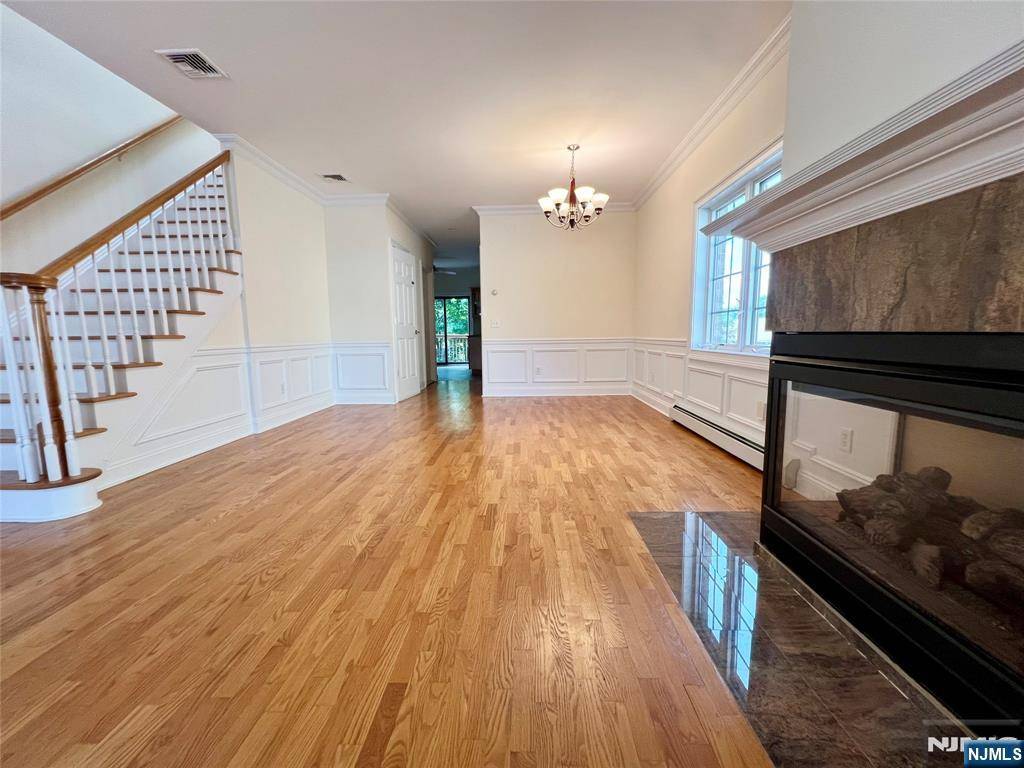Palisades Park, NJ 07650,445 7th ST #B