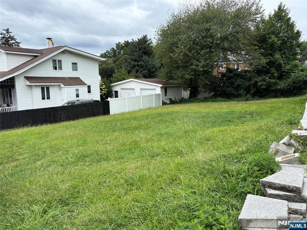 Fort Lee, NJ 07024,485 Westview PL