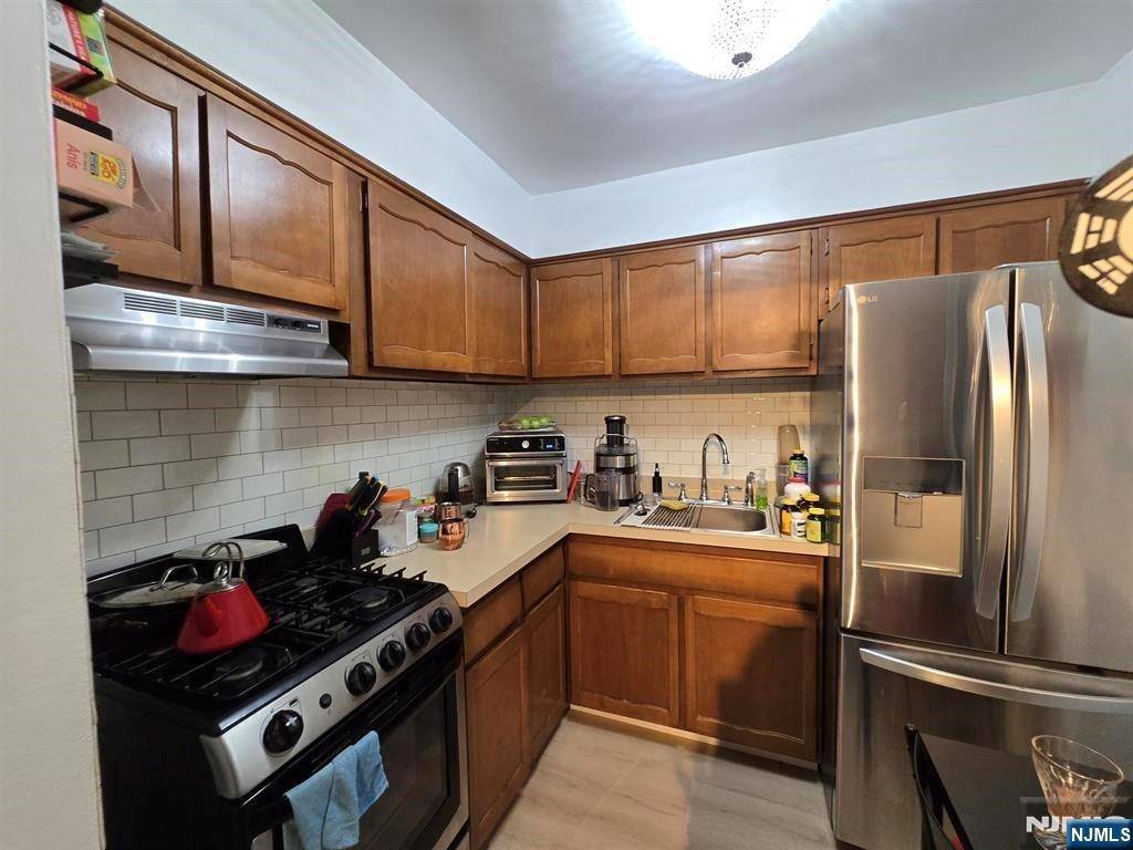 Clifton, NJ 07013,605 Grove ST #A011