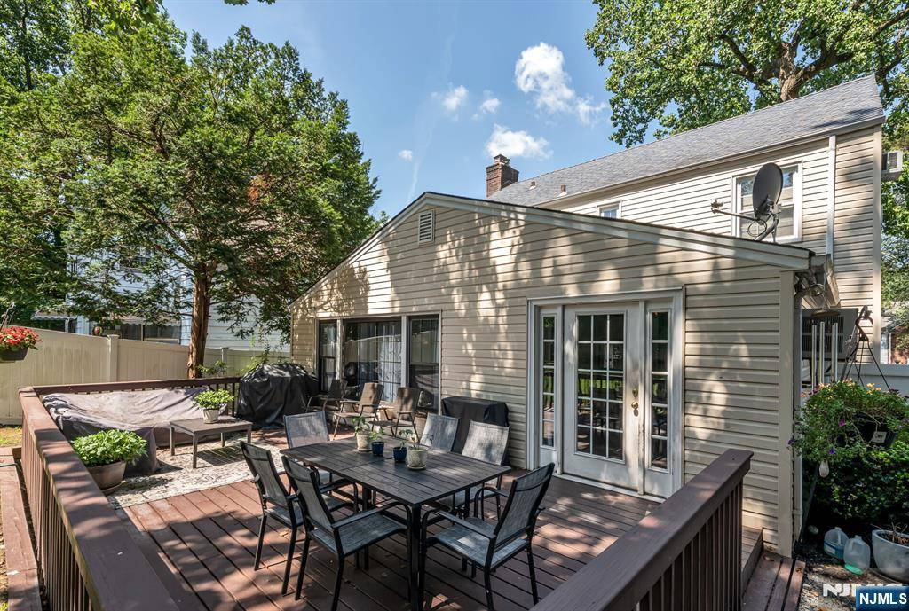 Teaneck, NJ 07666,1073 Bromley AVE