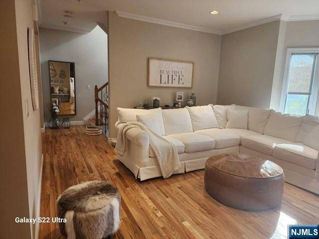 Cliffside Park, NJ 07010,530 Kearney AVE