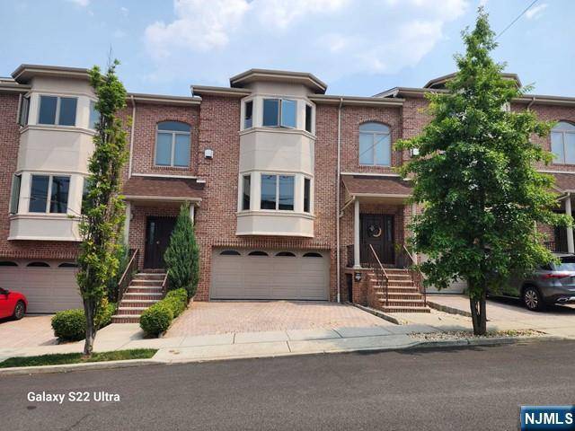 Cliffside Park, NJ 07010,530 Kearney AVE