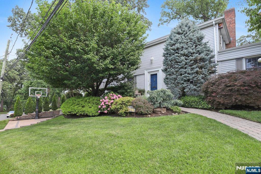 Teaneck, NJ 07666,627 S Forest DR