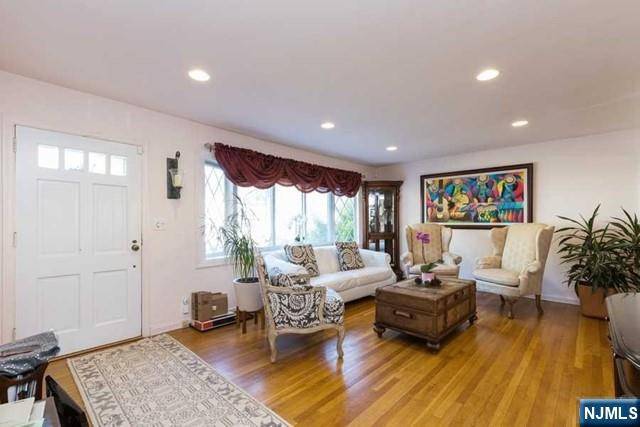 Dumont, NJ 07628,106 Pleasant ST