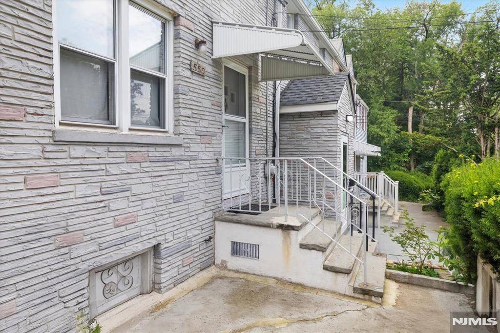 Teaneck, NJ 07666,550 Beverly RD