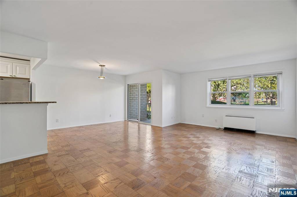 Edgewater, NJ 07020,1111 River RD #G10